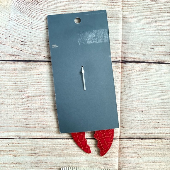 Universal Thread Red lobster claw charm or keychain - Picture 4 of 4